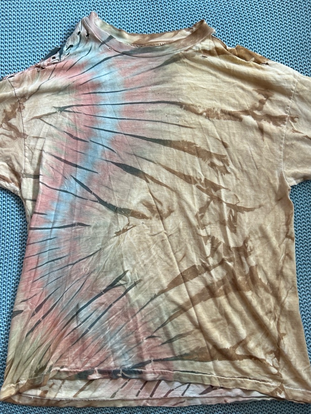 Vintage single stitch unique pattern tie-dye shirt from the 80s-90s, fits like L